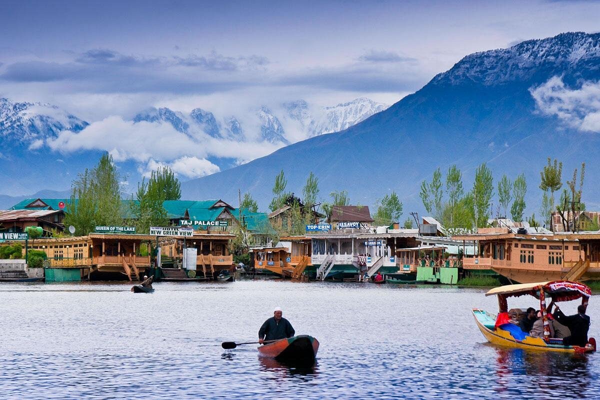 Kashmir Tour Package with Houseboat Stay – Srinagar Gulmarg Pahalgam